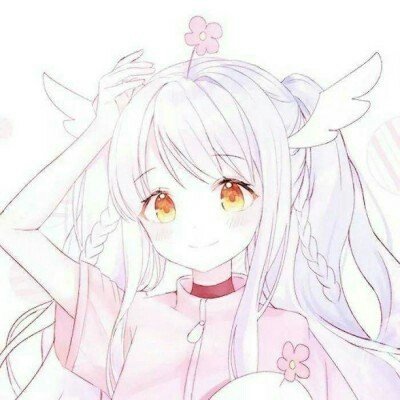 印度男子头骨插砍刀淡定走动玩手机